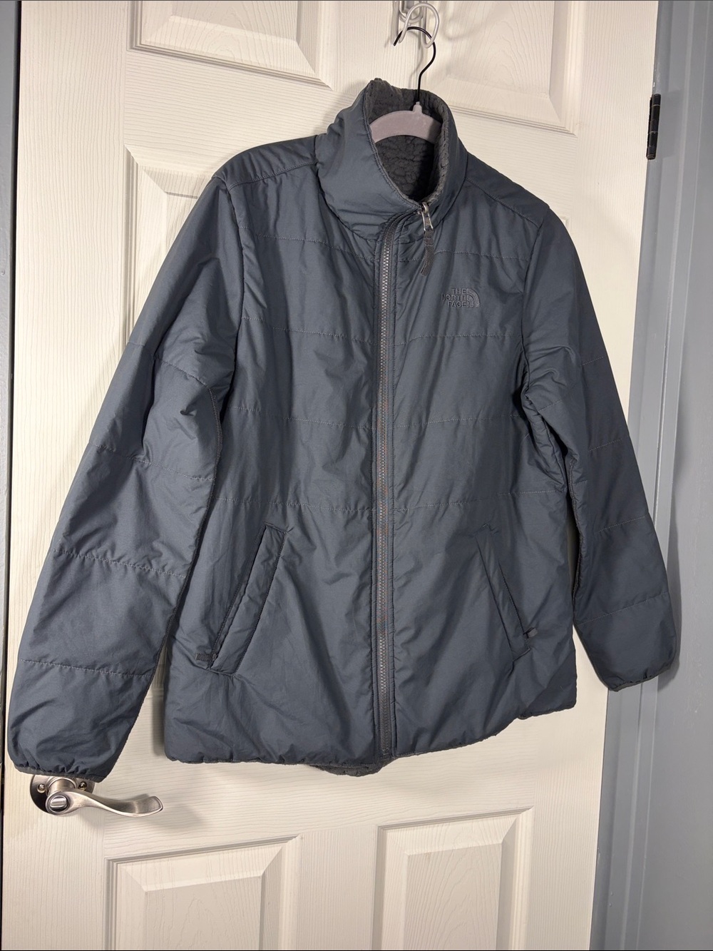 The North Face Men's Charcoal Gray Lightweight Puffer Jacket